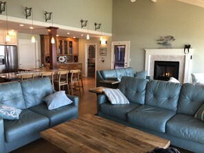 Smart TV, fireplace, DVD player, table football