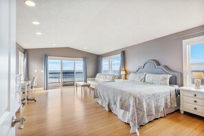 7 bedrooms, desk, iron/ironing board, travel crib