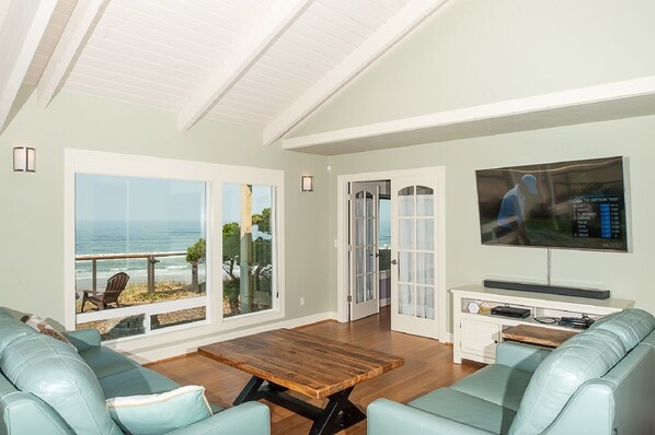 Smart TV, fireplace, DVD player, table football