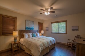 7 habitaciones, tabla de planchar con plancha, wifi y ropa de cama 