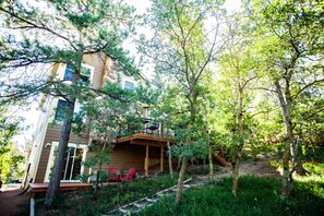 Exterior - Hilltop Retreat! Secret Bunk Room • Pool Table, Foosball & Dogs OK! (Colorado Springs)
