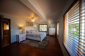 6 habitaciones, escritorio y tabla de planchar con plancha 