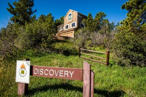Exterior detail - Large home great for big families! Secret Bunkbed Rm for the kids! Pet Friendly! (Colorado Springs)