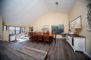 Interior - Large home great for big families! Secret Bunkbed Rm for the kids! Pet Friendly! (Colorado Springs)