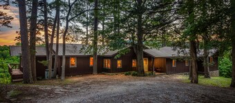 Morwood House-ハイウェイ7のジャスパーのすぐ南に位置する15エーカー以上のプライベートエーカー