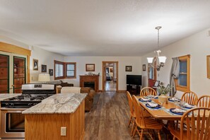 Interior - Morwood House - Hot Tub and Large Game Room on 15+ Private Acres (Jasper)