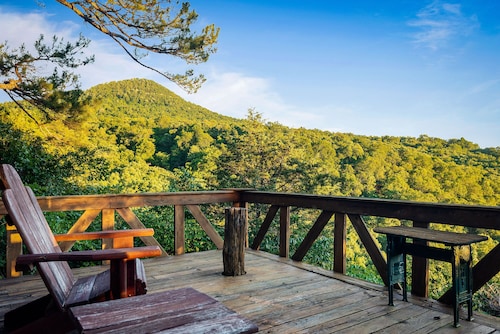 Morwood House - Hot Tub and Large Game Room on 15+ Private Acres