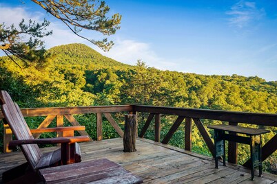 Morwood House - Hot Tub and Large Game Room on 15+ Private Acres