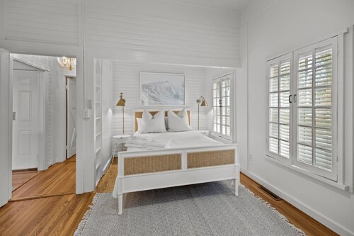 Quintessential Large Beach Home w/Fantastic Ocean Views, on Quiet Street & Private Pool!