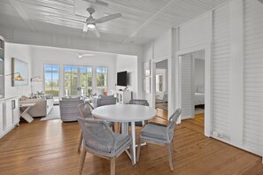 6 habitaciones, tabla de planchar con plancha, wifi y ropa de cama 