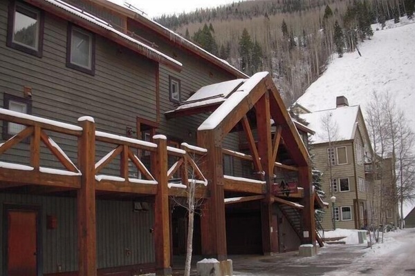 Double Diamond Townhome on ski slopes next to lift 7