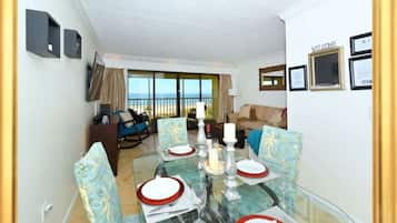 Televisie en een open haard