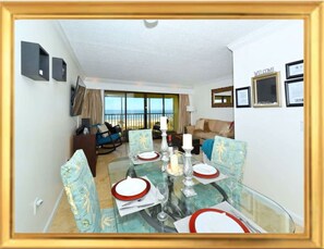 Smart TV, chimenea, reproductor de DVD, estéreo