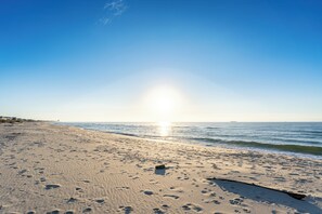 On the beach - Cair Paravel West, Beachfront+Pool+Hot tubs, sleeps 16 (Gulf Shores)