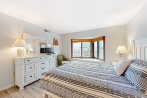 2 bedrooms, Internet, bed sheets - Beautiful newly updated water-view condo with pool, sundeck, & gym (Ocean City)