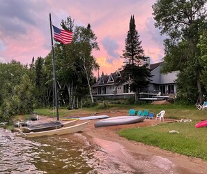 On the beach, sun loungers, beach towels - Malibu in Minnesota (Grand Rapids)