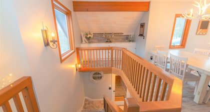 Beautiful!! Bromley-Stratton VT Slopeside Ski Home, Minutes from Manchester