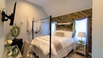 5 bedrooms, desk, iron/ironing board, free WiFi