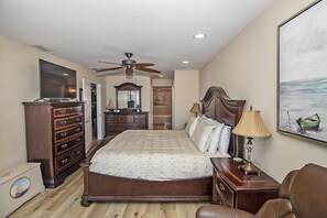 3 bedrooms, desk, iron/ironing board, WiFi