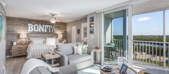 Great location, stunning views, near beach - great for snowbirds