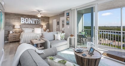 Great location, stunning views, near beach - great for snowbirds