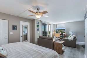 Strykejern/-brett, internettilgang og sengetøy