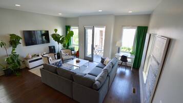 Smart TV, books, stereo