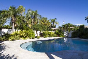 Piscine extérieure, piscine chauffée