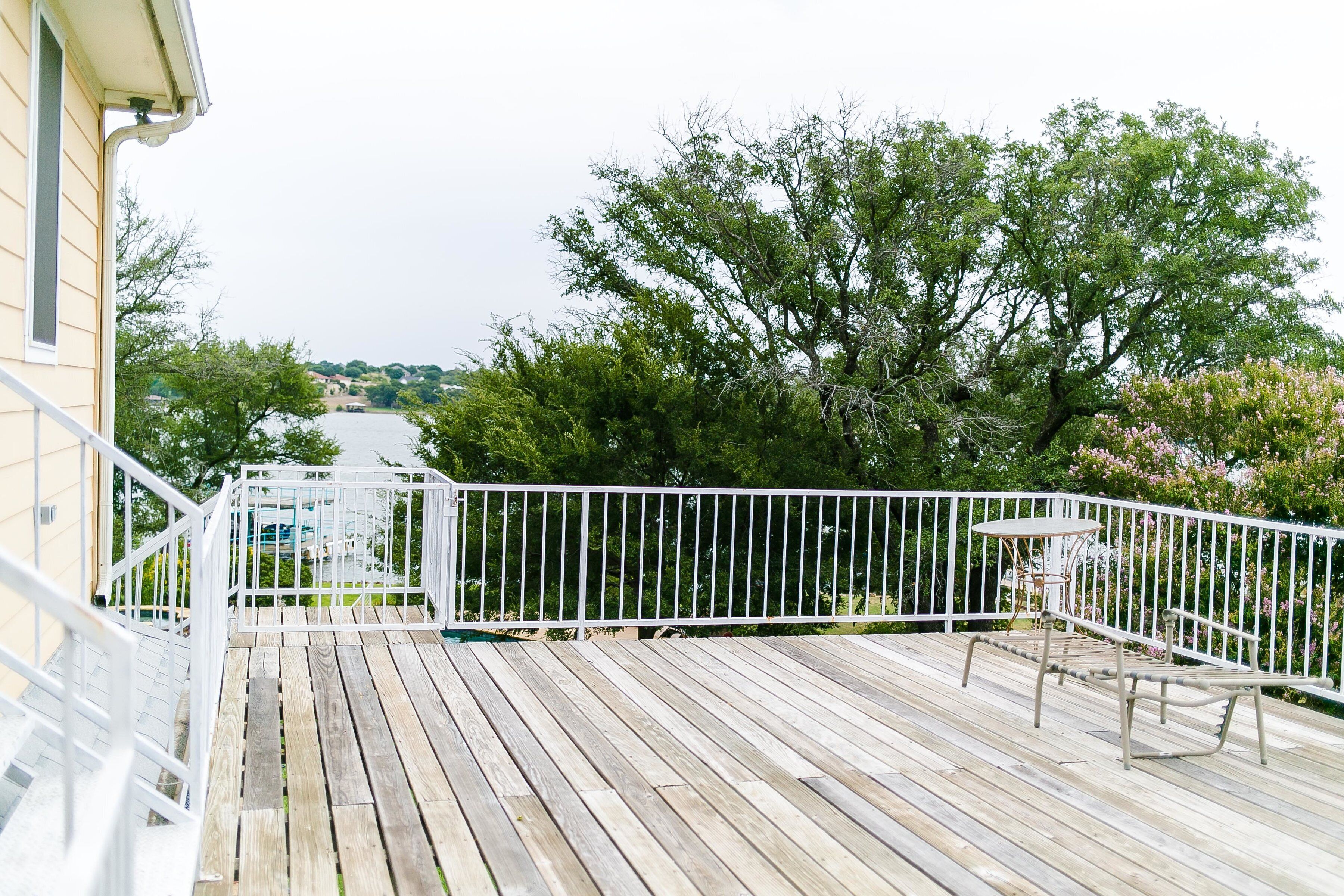 Huge upstairs deck over looking pool, spa, dock and Lake Granbury