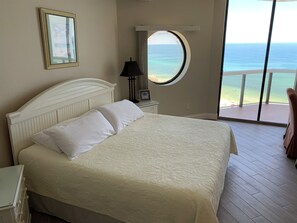 2 soverom, skrivebord, strykejern/-brett og wi-fi (inkludert)