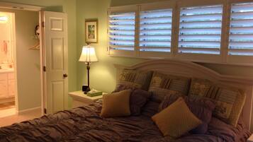 2 bedrooms, memory-foam beds, iron/ironing board, free WiFi