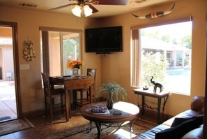 Dining - Beautiful, Secluded And Peaceful Guest House ~ Magnificent Views (Ivins)