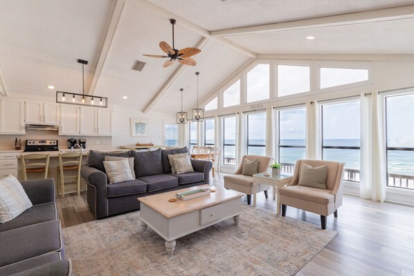 Smart TV, DVD player, books - Last minute special -Aug 16-23!
Gorgeous Views! 5BR directly on the beach! (Gulf Shores)