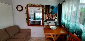 Smart TV - Slice of Heaven Studio (Waialua)