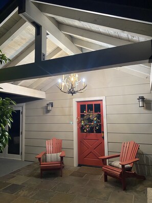 Terrace/patio - 900 Square Foot Guest Cottage Built In 2013. Great For A Family of five max. (Sacramento)