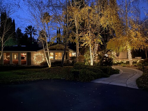 900 Square Foot Guest Cottage Built In 2013. Great For A Family of five max.