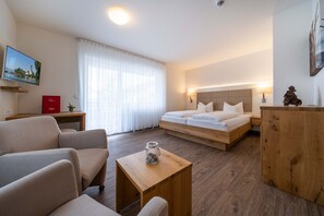 Double Room | In-room safe, desk, blackout curtains, free WiFi - Hotel Lipprandt (Wasserburg am Bodensee)
