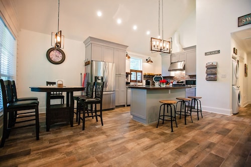 Cozy Country Cottage w/ Pool in Abita Springs. 