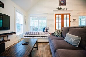 Smart TV, fireplace, DVD player, books