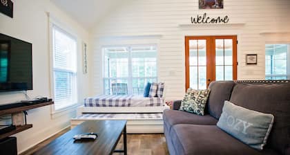 Cozy Country Cottage w/ Pool in Abita Springs.