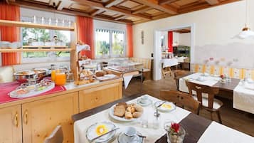 Desayuno buffet todos los días (con cargo)