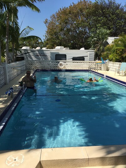 Tropical Caribbean Paradise with pool!