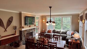 Smart-TV, Kamin, DVD-Player, Videothek