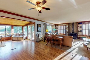 TV, fireplace, DVD player, books