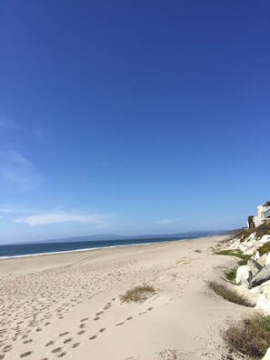 On the beach, sun loungers - GREAT OCEAN VIEWS, LAST MINUTE DEAL!! BOOK NOW -BEAUTIFUL BEACH HOME!! (Watsonville)