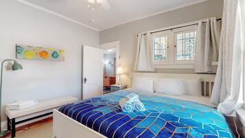 1 bedroom, desk, iron/ironing board, WiFi