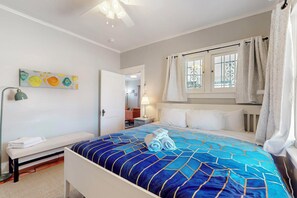 1 slaapkamer, een bureau, een strijkplank/strijkijzer, wifi