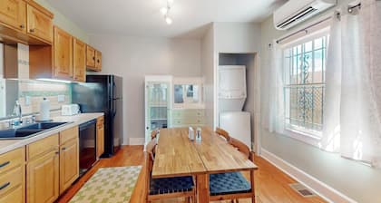 Historic Bungalow w/porch, King1bd/1ba, Recently Renovated
