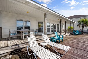Outdoor dining - Unit 014 Beachwalk (Dauphin Island)