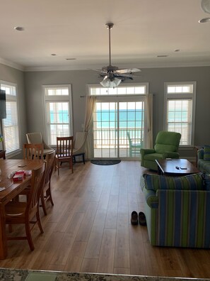 Smart-TV, videospill, DVD-spiller og fotballspill